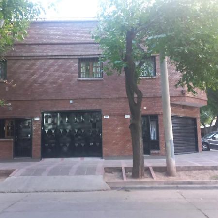 Apartamentos Willy - En Zona Residencial Con Estacionamiento Mendoza Eksteriør billede