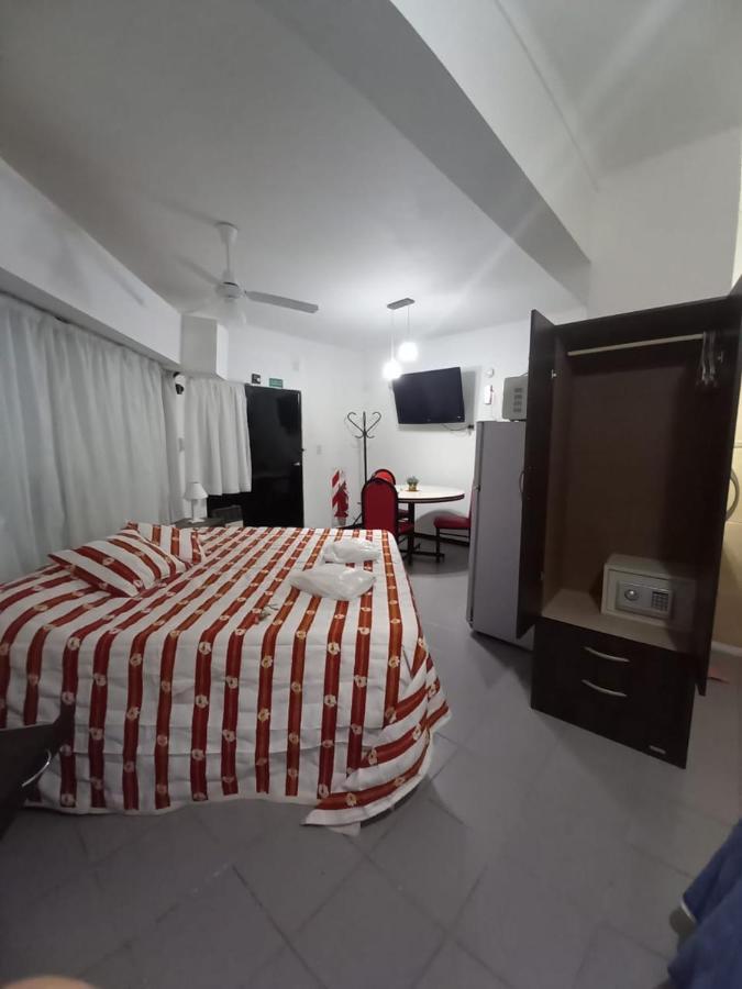 Apartamentos Willy - En Zona Residencial Con Estacionamiento Mendoza Eksteriør billede