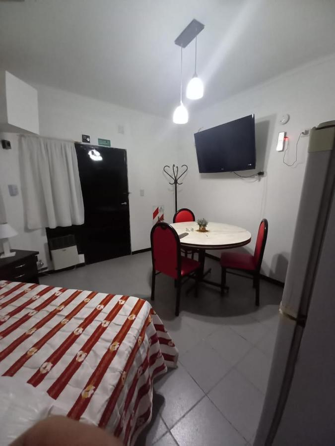 Apartamentos Willy - En Zona Residencial Con Estacionamiento Mendoza Eksteriør billede