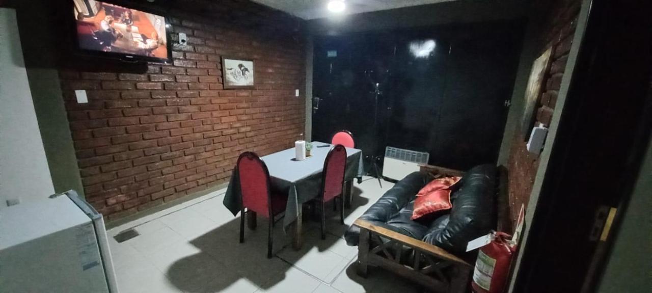 Apartamentos Willy - En Zona Residencial Con Estacionamiento Mendoza Eksteriør billede