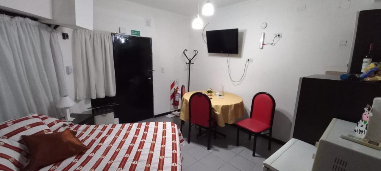 Apartamentos Willy - En Zona Residencial Con Estacionamiento Mendoza Eksteriør billede
