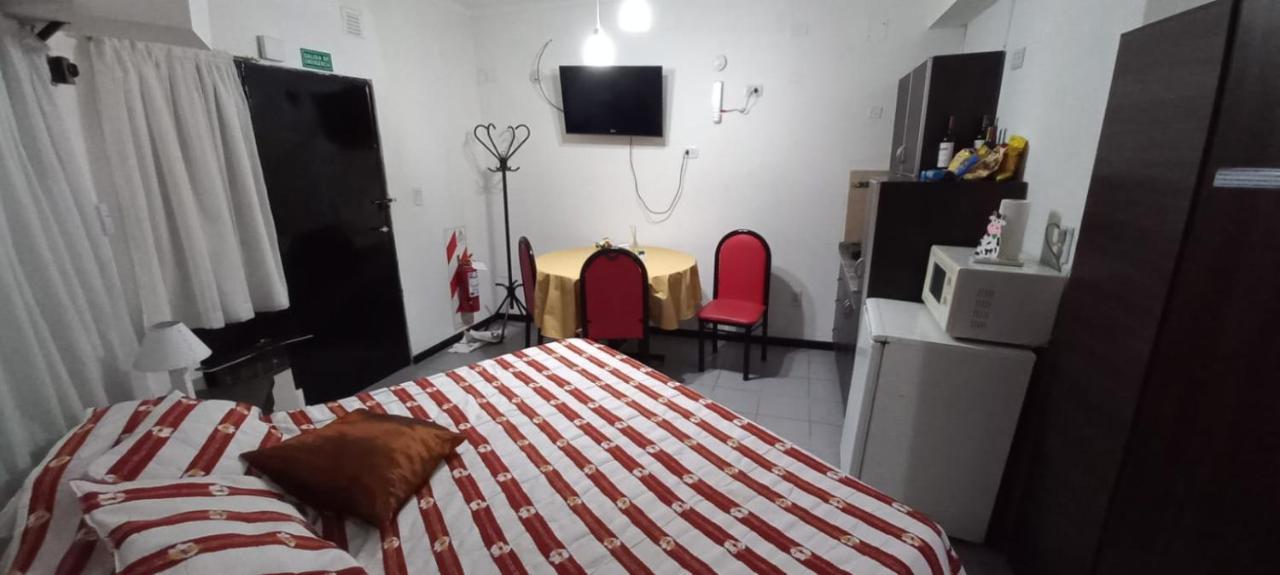 Apartamentos Willy - En Zona Residencial Con Estacionamiento Mendoza Eksteriør billede
