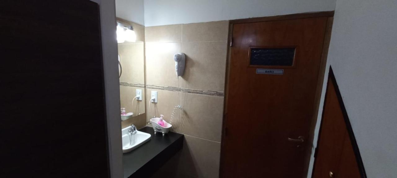 Apartamentos Willy - En Zona Residencial Con Estacionamiento Mendoza Eksteriør billede