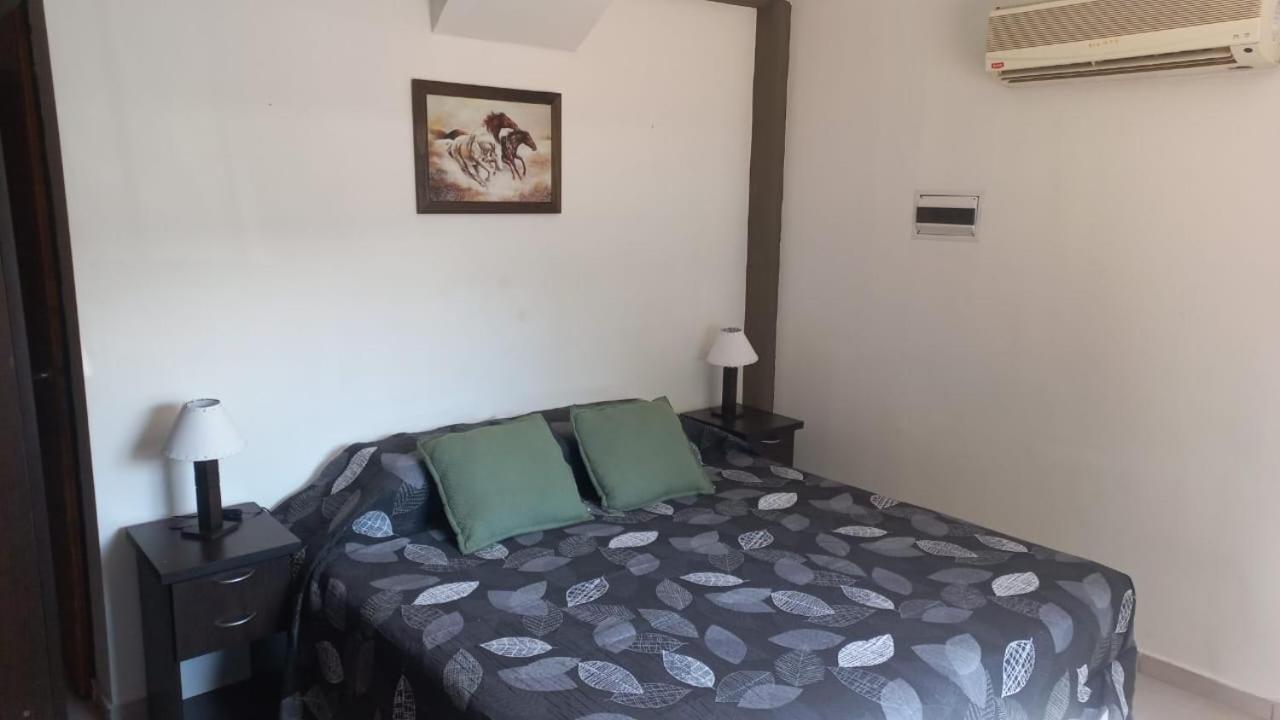 Apartamentos Willy - En Zona Residencial Con Estacionamiento Mendoza Eksteriør billede